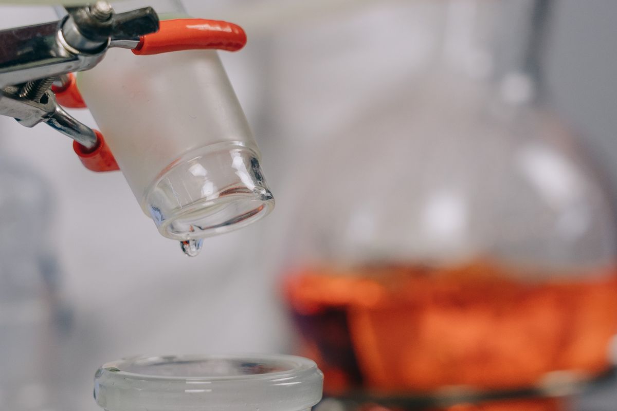 Cosmetic laboratory glassware and bottles